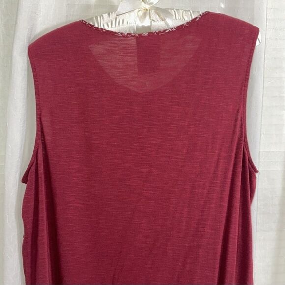 dolan x Anthro L Burgundy White Three Button Front Ditsy Floral Sleeveless Top - Picture 7 of 12